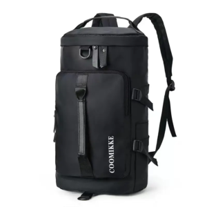 Morral deportivo de diseño cilíndrico marca COOMIKKE con asa frontal reforzada, correas de compresión laterales, herrajes metálicos y compartimento principal de gran capacidad.