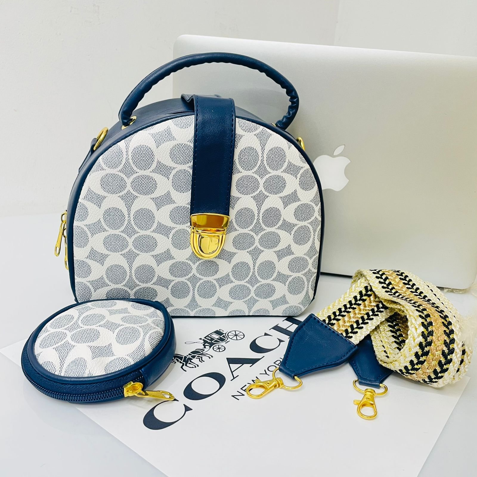 Bolso De Mano Tipo Baul Coach - Image 2