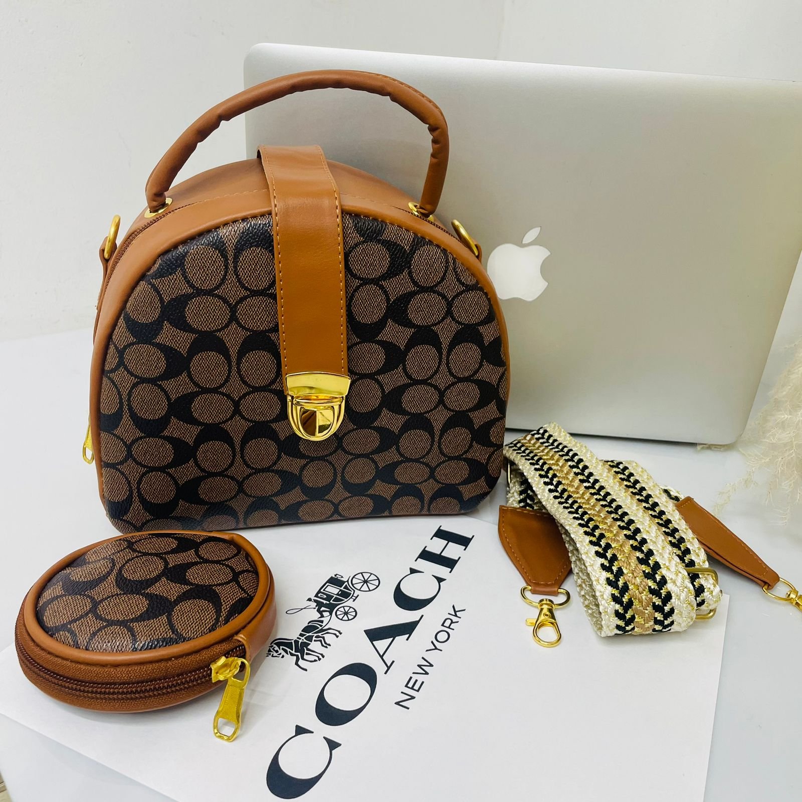 Bolso De Mano Tipo Baul Coach - Image 3