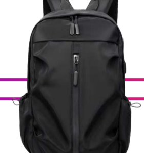 Morral negro de diseño minimalista y aerodinámico con cremallera vertical frontal central, puerto de carga USB lateral, asa superior acolchada y compartimentos laterales elásticos.